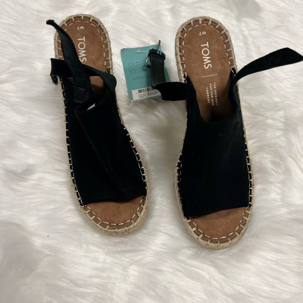 NWT - TOMS Black Wedge Heels Size 7W
